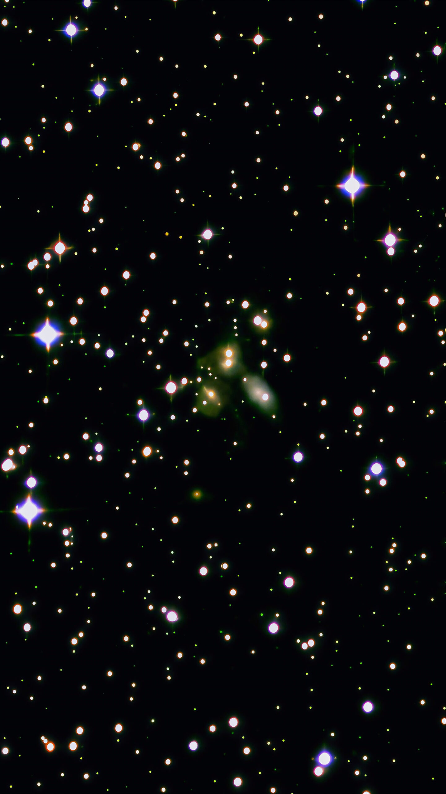 NGC 7320A y el Quinteto de Stephan: caos y evolución galáctica